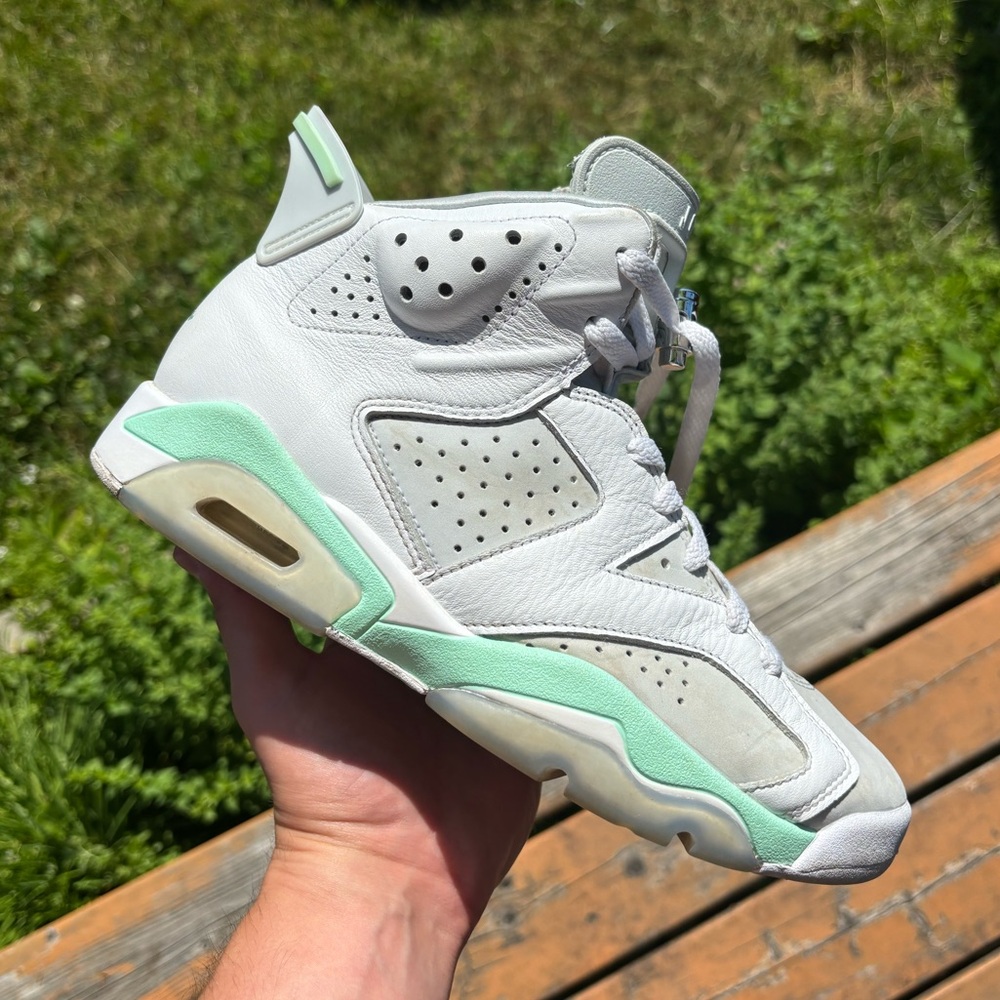 Jordan 6 Retro Mint Foam Women’s Size 8